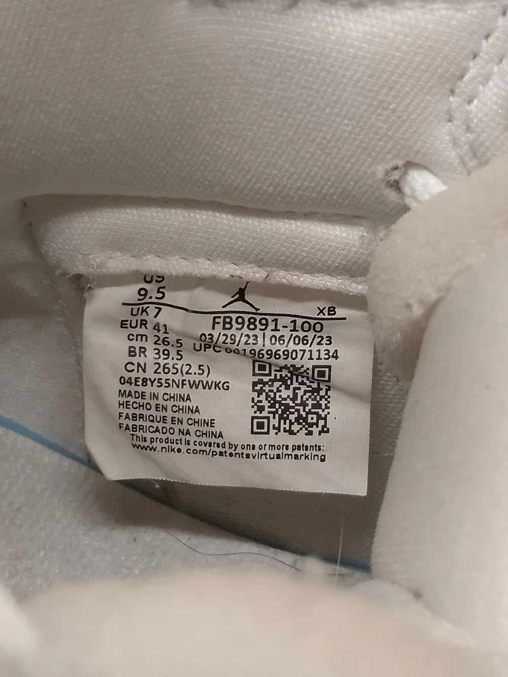 Nike Air Jordans 1 Coconut Milk. Mid-Top Sneakers in White and Light Gray